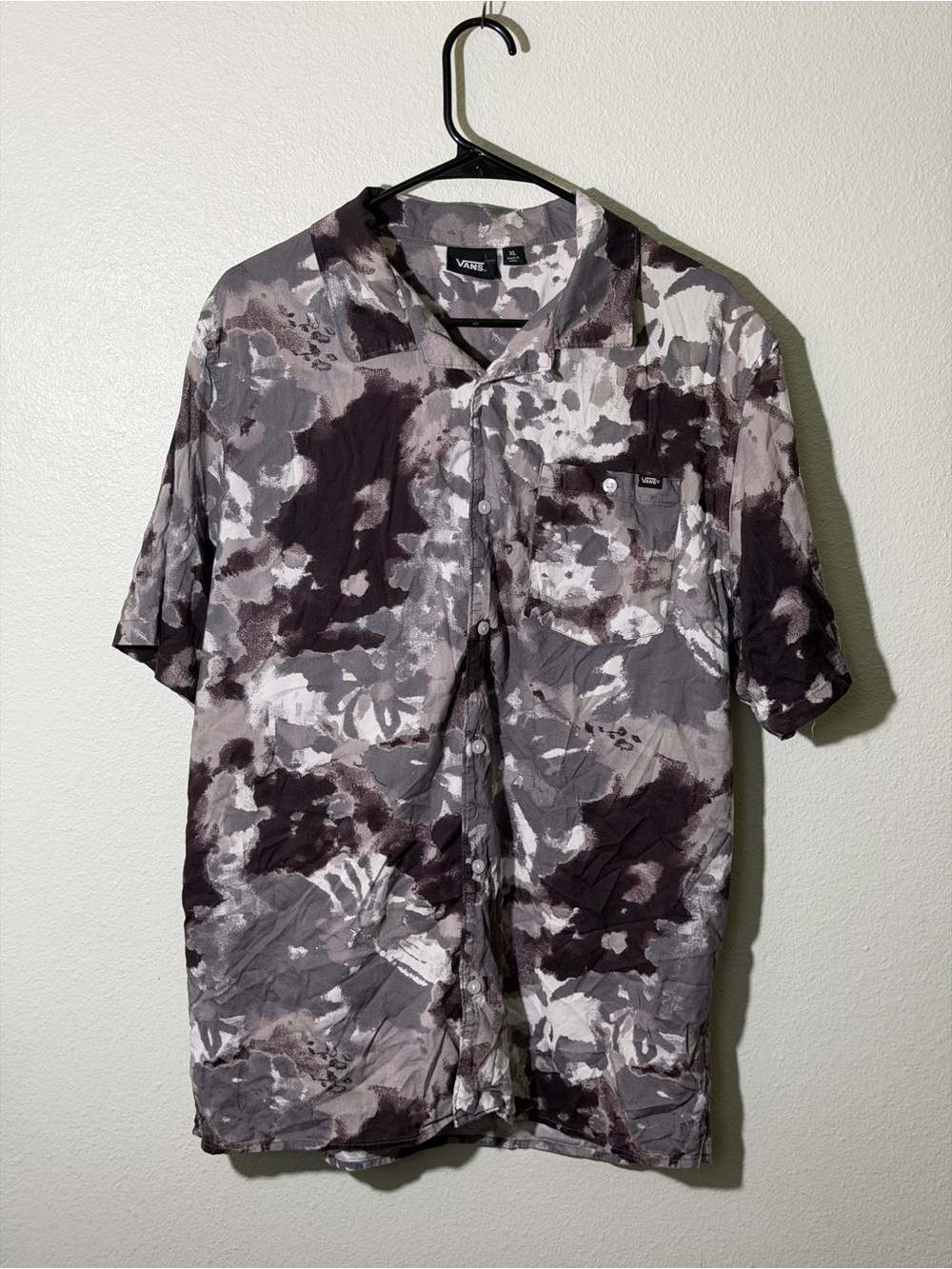 VANS OFF THE WALL Button shirt w/pocket Mens Sz XL Gray Print Untucked